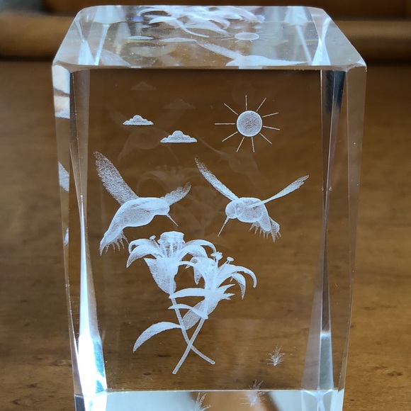Paperweight 3D Hummingbirds Laser Etched Crystal Block EUC - Picture 5 of 6
